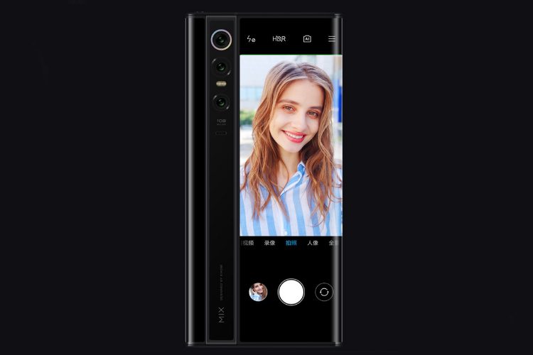 گوشی شیائومی می میکس آلفا دارای صفحه نمایش 7.92 اینچی super amoled لمسی خازنی با وضوح تصویر 2088×2250 پیکسل وتراکم پیکسلی 388 در هر اینچ